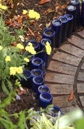 garden-edging-bottles.jpg